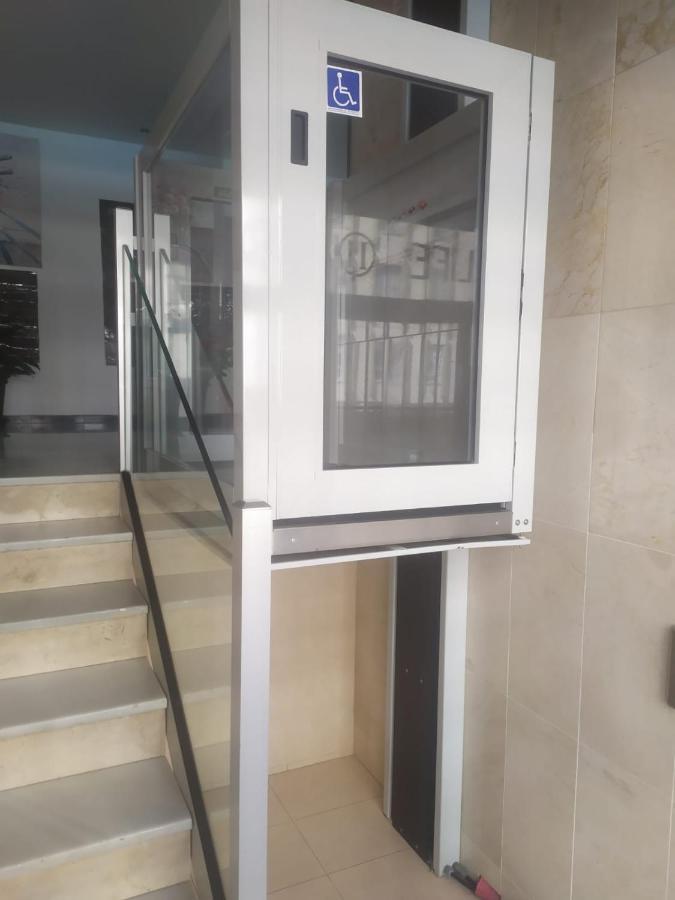 Апартаменти Amplio Piso En Centro De Торре-дель-Мар Екстер'єр фото